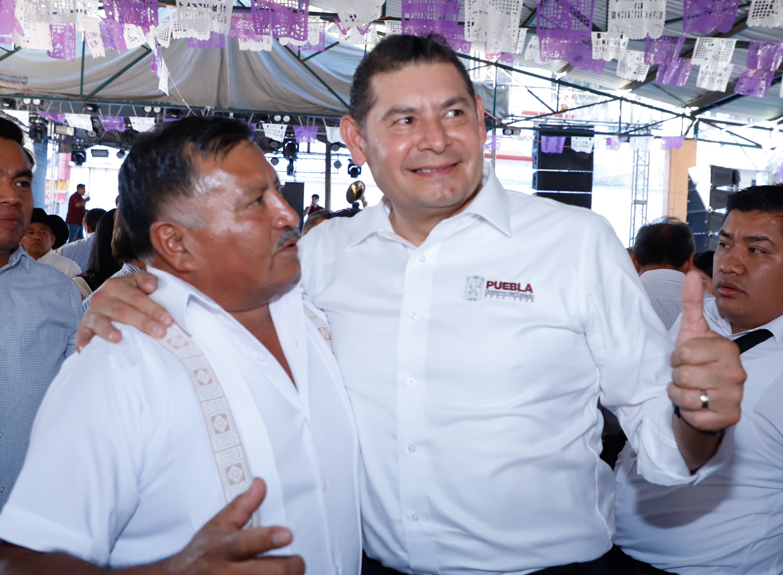 Pendiente gobierno de poblanos deportados