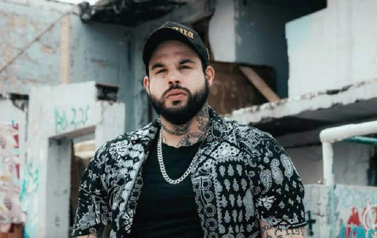 Emiliano Aguilar lanza canción “ilegal” en apoyo a los migrantes 