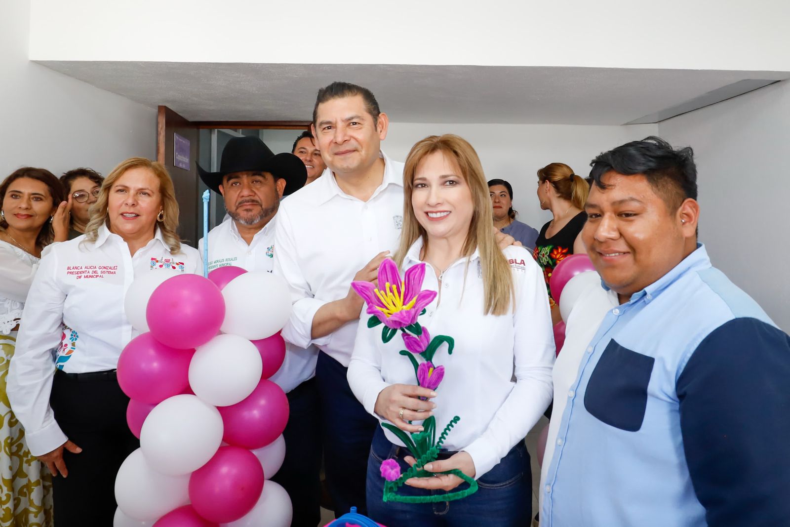 Armenta inaugura la tercera de 27 Casas Carmen Serdán