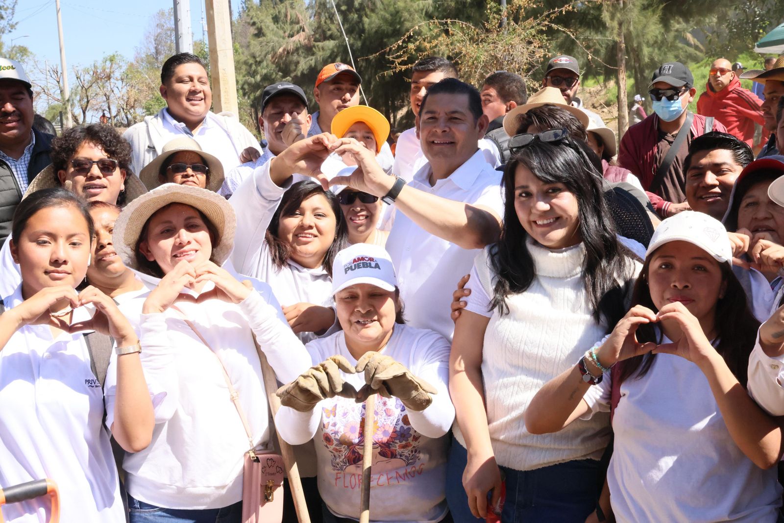 Llama Gobernador a jóvenes a mantener espacios limpios