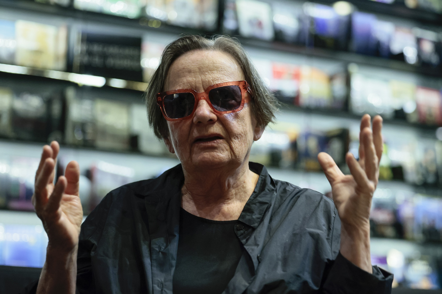 Agnieszka Holland: el Pasaporte Se Volvió Más Importante Que La Identidad Humana