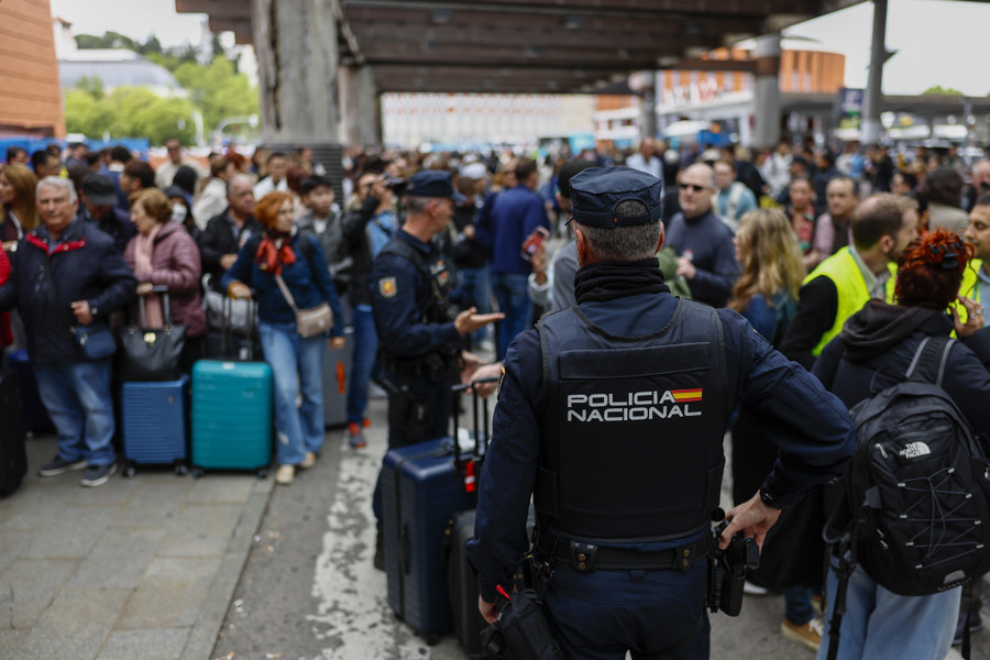 Un Sabotaje En España Deja A 11.000 Viajeros Sin Tren Durante Horas