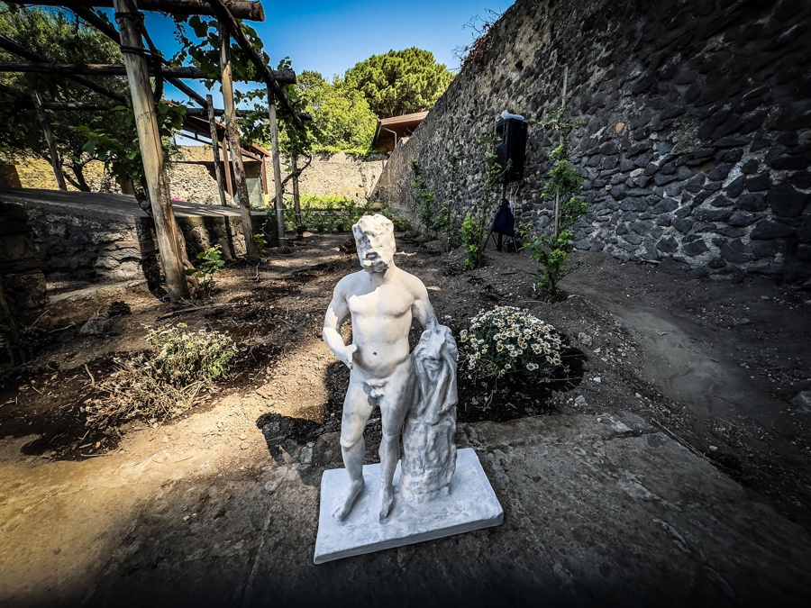 Reconstruyen El Jardín De La "casa Del Perfumista" De Pompeya Con Más De 3.000 Flores