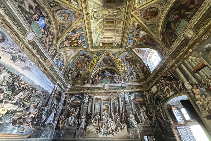 La Sala De Constantino De Rafael En Los Museos Vaticanos Vuelve A Resplandecer
