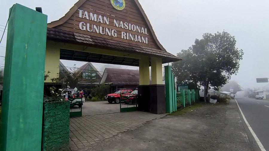 Indonesia Busca A Turista Brasileña Que Se Cayó Por Un Barranco Cuando Escalaba Un Volcán