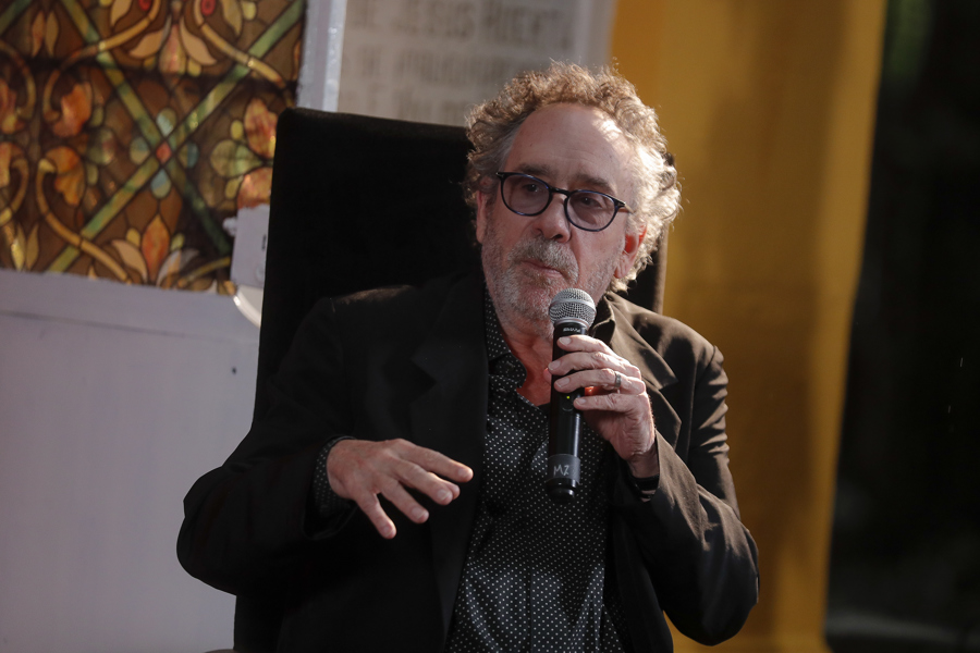 Tim Burton Emerge Del Panteón Más Grande De México Con Clase Magistral Para Aficionados