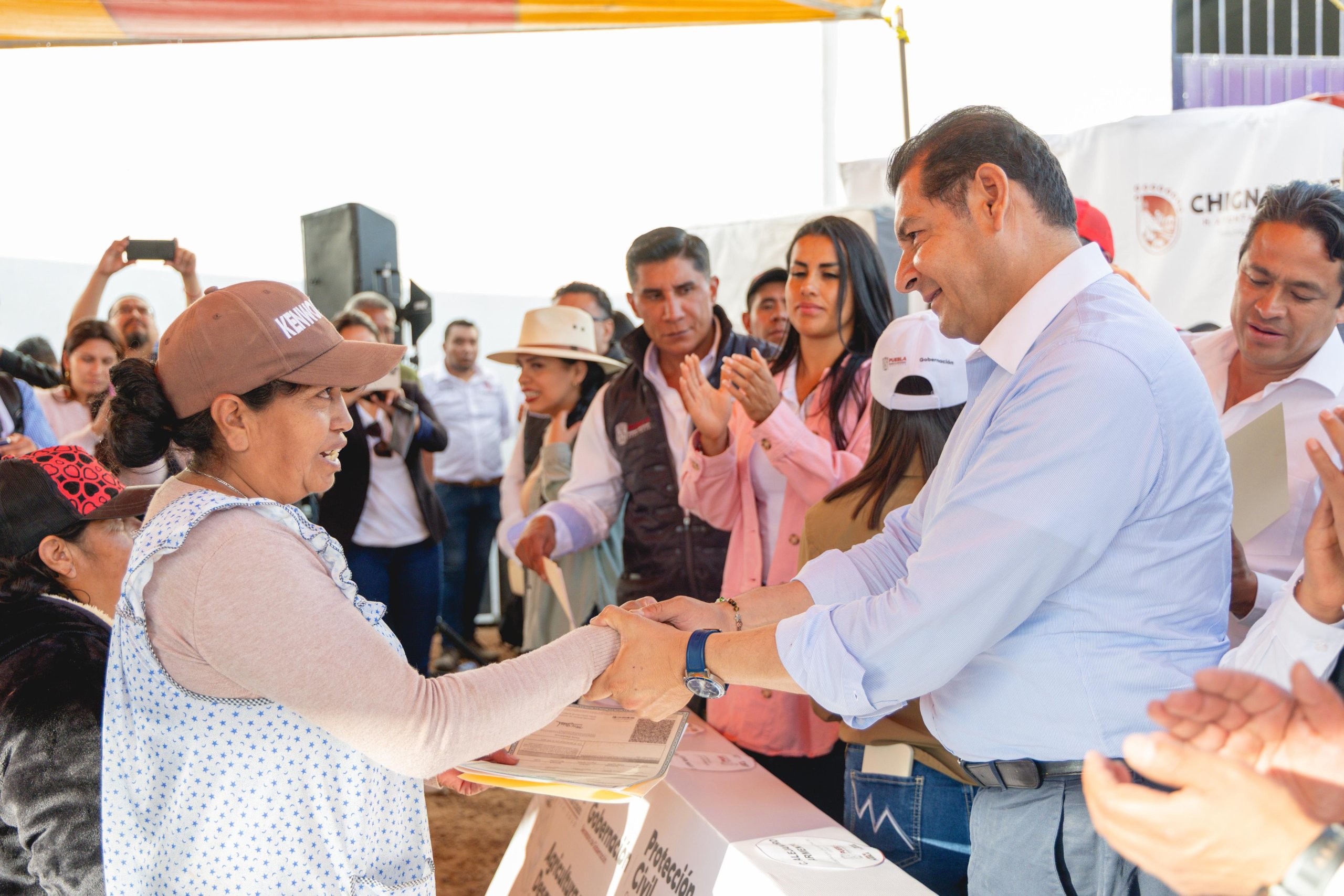 Consolida gobernador Armenta apoyo y esperanza a familias de Ajolotla