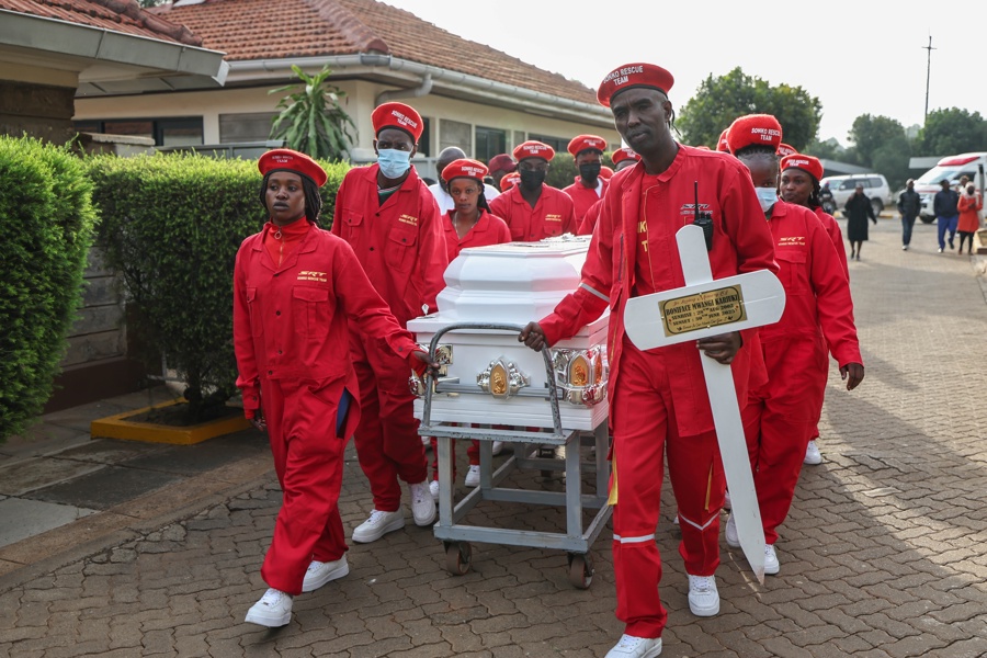 Entierran Al Vendedor Ambulante Abatido A Quemarropa Por La Policía En Protestas En Kenia