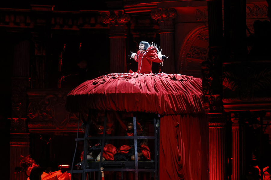 Lady Gaga Inicia Su Gira 'the Mayhem Ball', Un Manifiesto Gótico Que Abraza El Amor Propio