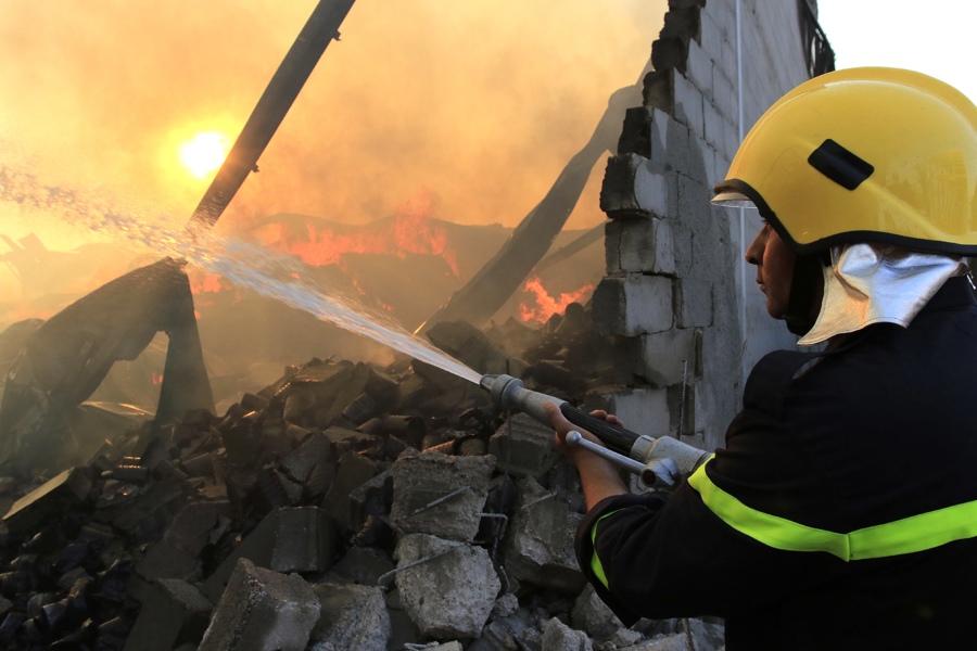 La Cifra De Muertos Aumenta A Al Menos 63 En El Incendio En Un Hipermercado En Irak
