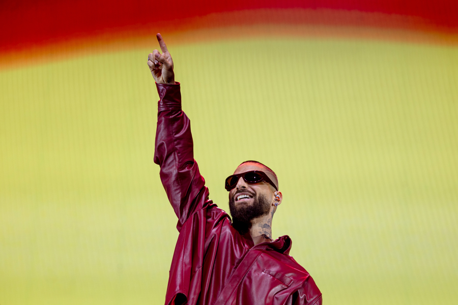 Maluma Celebra El Verano Con 'bronceador' Y Un Video Grabado En Cartagena De Indias