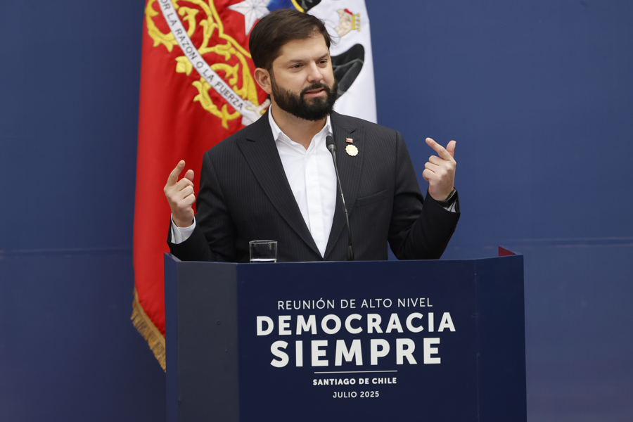 Boric Critica A Trump Por Presión A Smithsonian: La Democracia En Ee.uu. Se Socava Día A Día