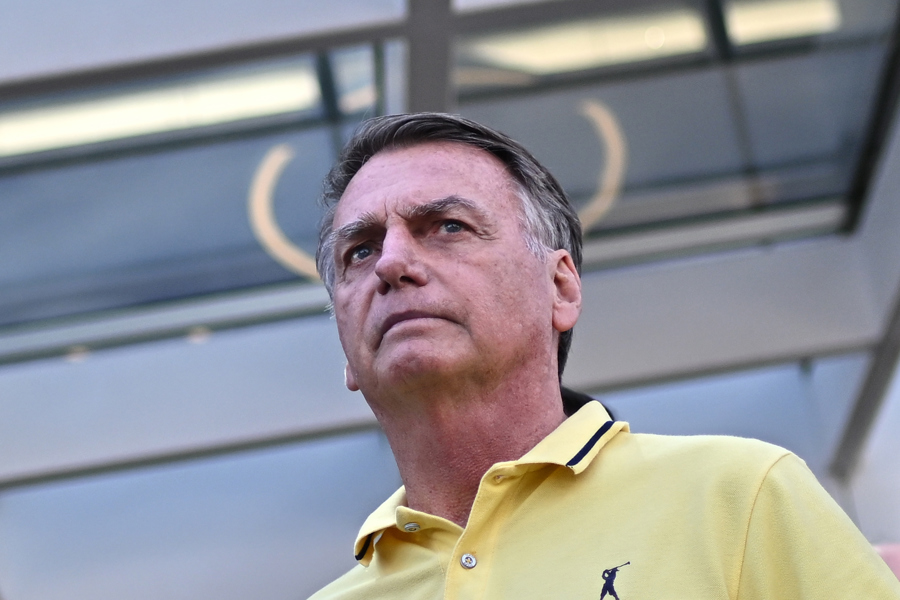 Ordenan reforzar la vigilancia en la casa de Bolsonaro por un “riesgo de fuga”