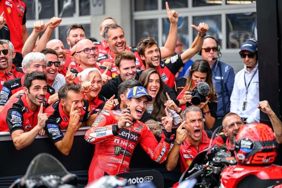 Márquez Suma Su Sexto 'doblete', Noveno Triunfo Del Año Y El 1.000 De La Categoría Reina
