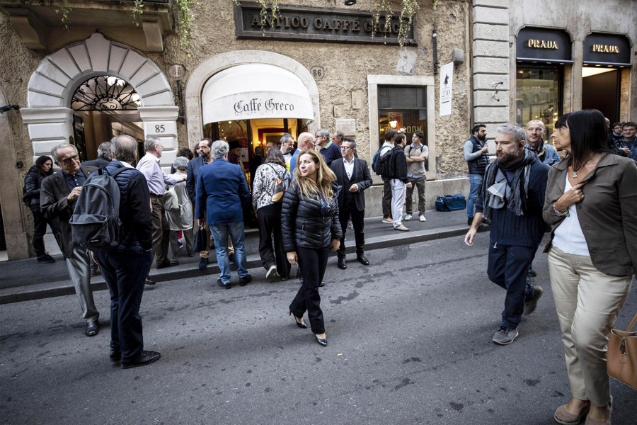 Investigan Al Gerente De Un Histórico Café De Roma Por Sustraer Obras De Arte Protegidas