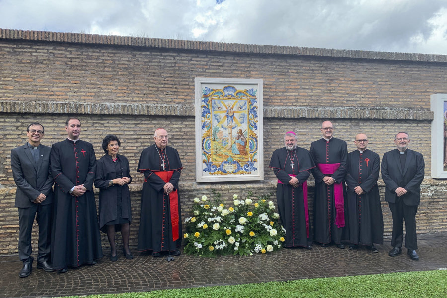La Virgen Del Pilar Y El Apóstol Santiago, Nuevo Emblema Español En Los Jardines Vaticanos