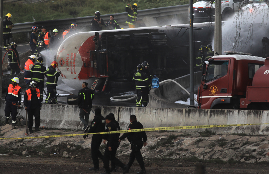 Explosión De Camión De Gas Deja 57 Heridos, 19 Graves, En Ciudad De México