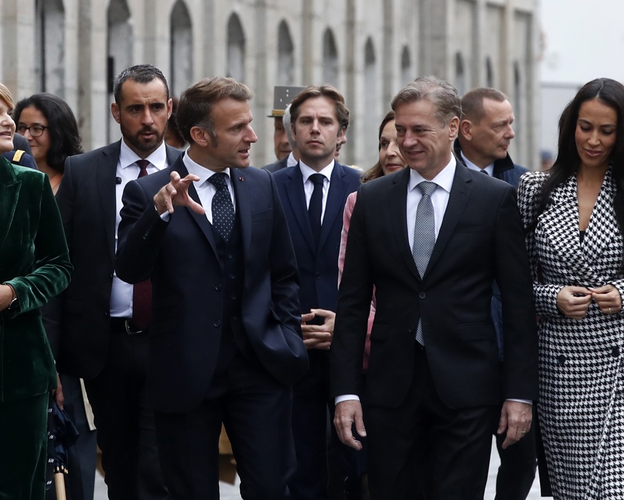 Macron No Comenta El Encarcelamiento De Sarkozy, Pero Entiende Que El Asunto Genere Debate