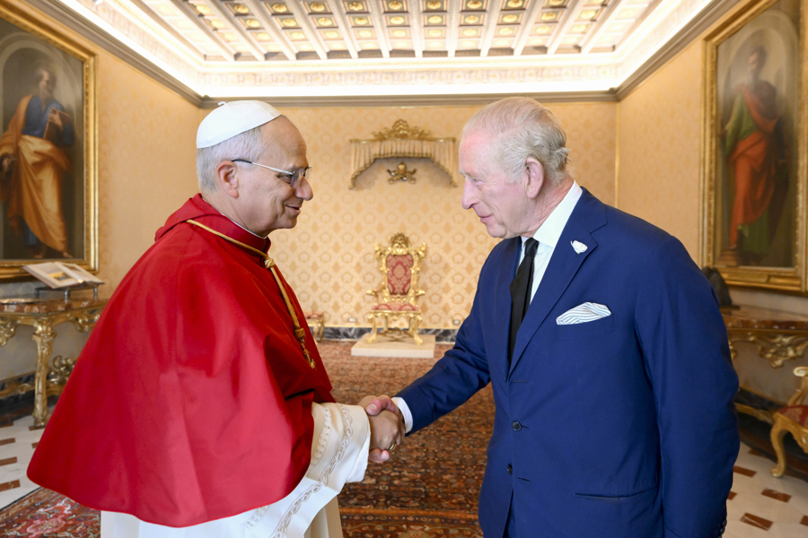 El Papa Y El Rey Carlos Iii Rezan Juntos En La Capilla Sixtina