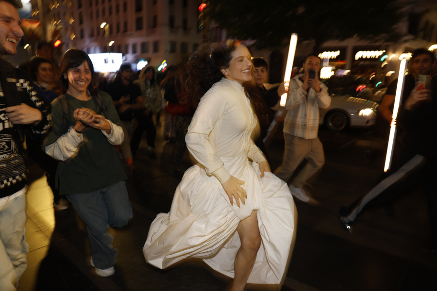 Madrid revisa permiso de Rosalía por acto en Callao