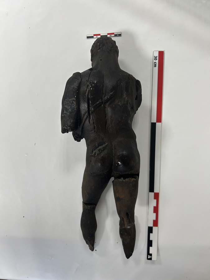 Una Talla De Madera De Hércules Sobrevive 1.700 Años Sumergida En El Centro De Ibiza