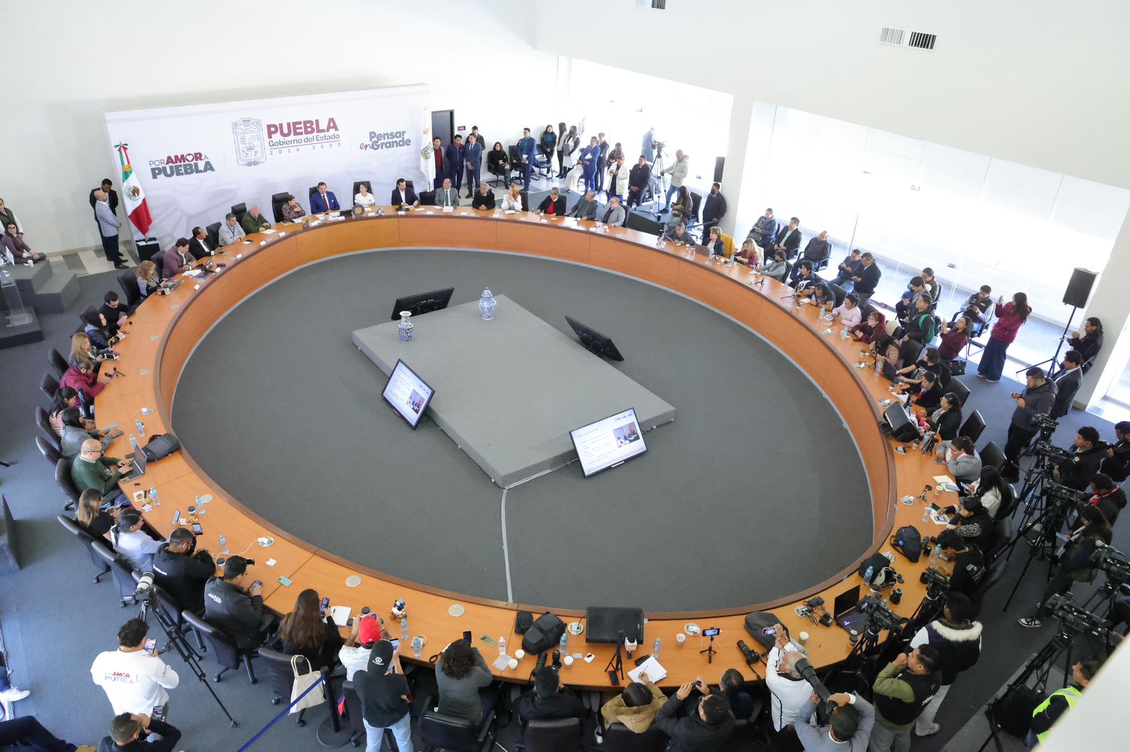 El hedor del mimetismo político