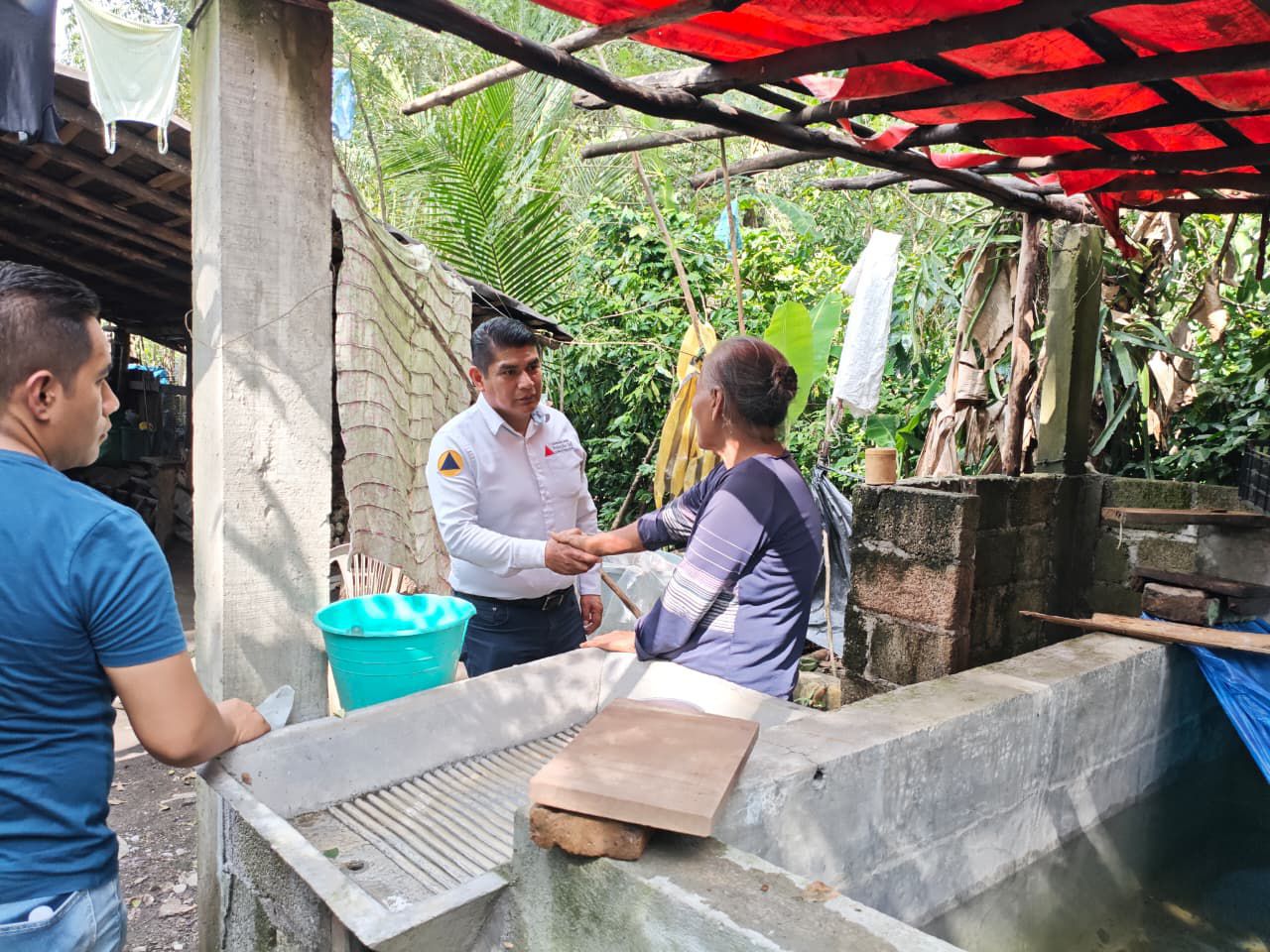 Gobierno estatal mantiene atención a familias de Chicontla