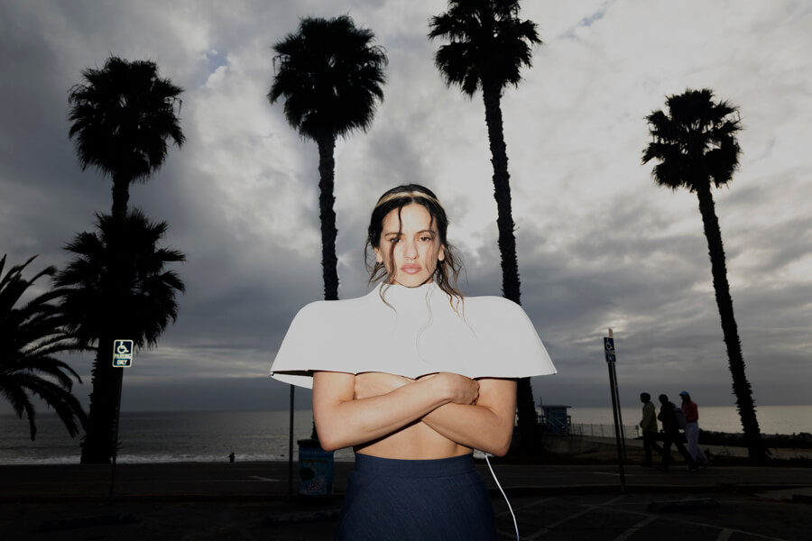 Rosalía celebra la “mística femenina” 