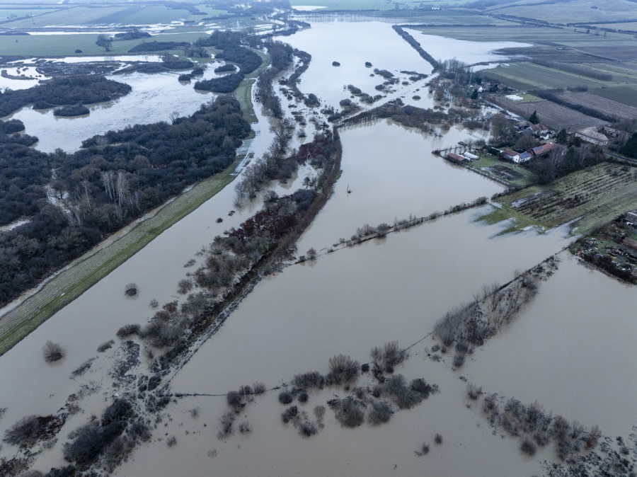 Río Ipoly inunda localidad de 400 habitantes al norte de Hungría