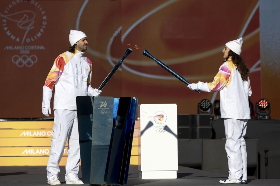 La Antorcha Olímpica Recorre El Corazón De Roma En El Inicio De Su Viaje Por Italia