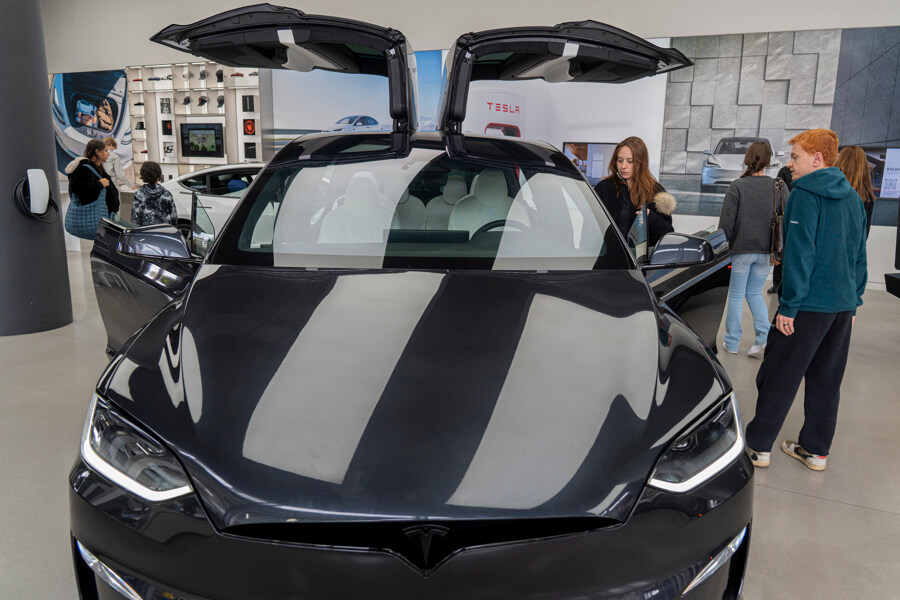 Las entregas de Tesla cayeron un 8,5 % en 2025