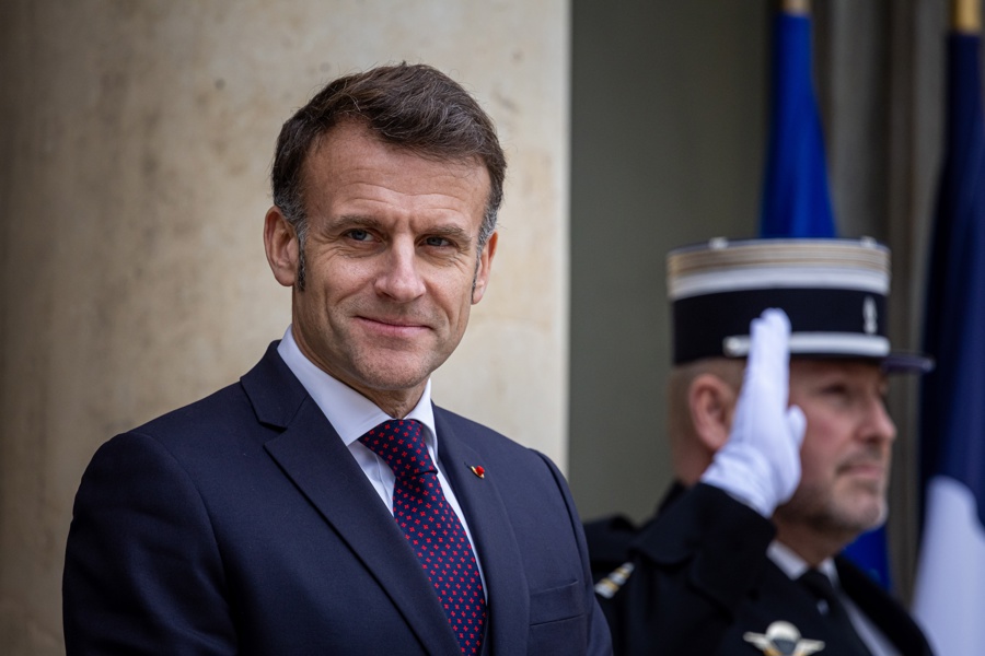 Macron pide evaluar impacto de videojuegos e IA en menores