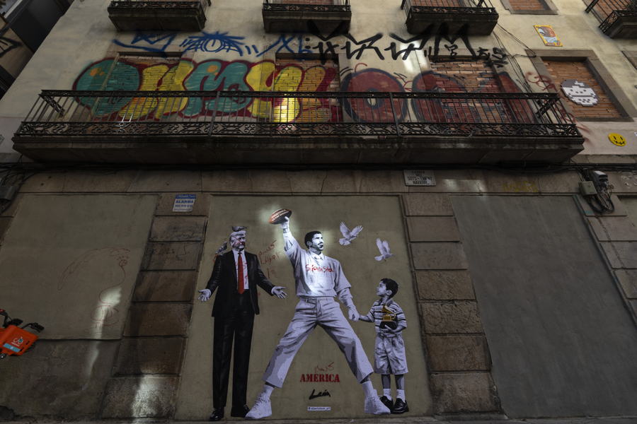 Grafiti de Bad Bunny en Barcelona reivindica la paz frente a Trump