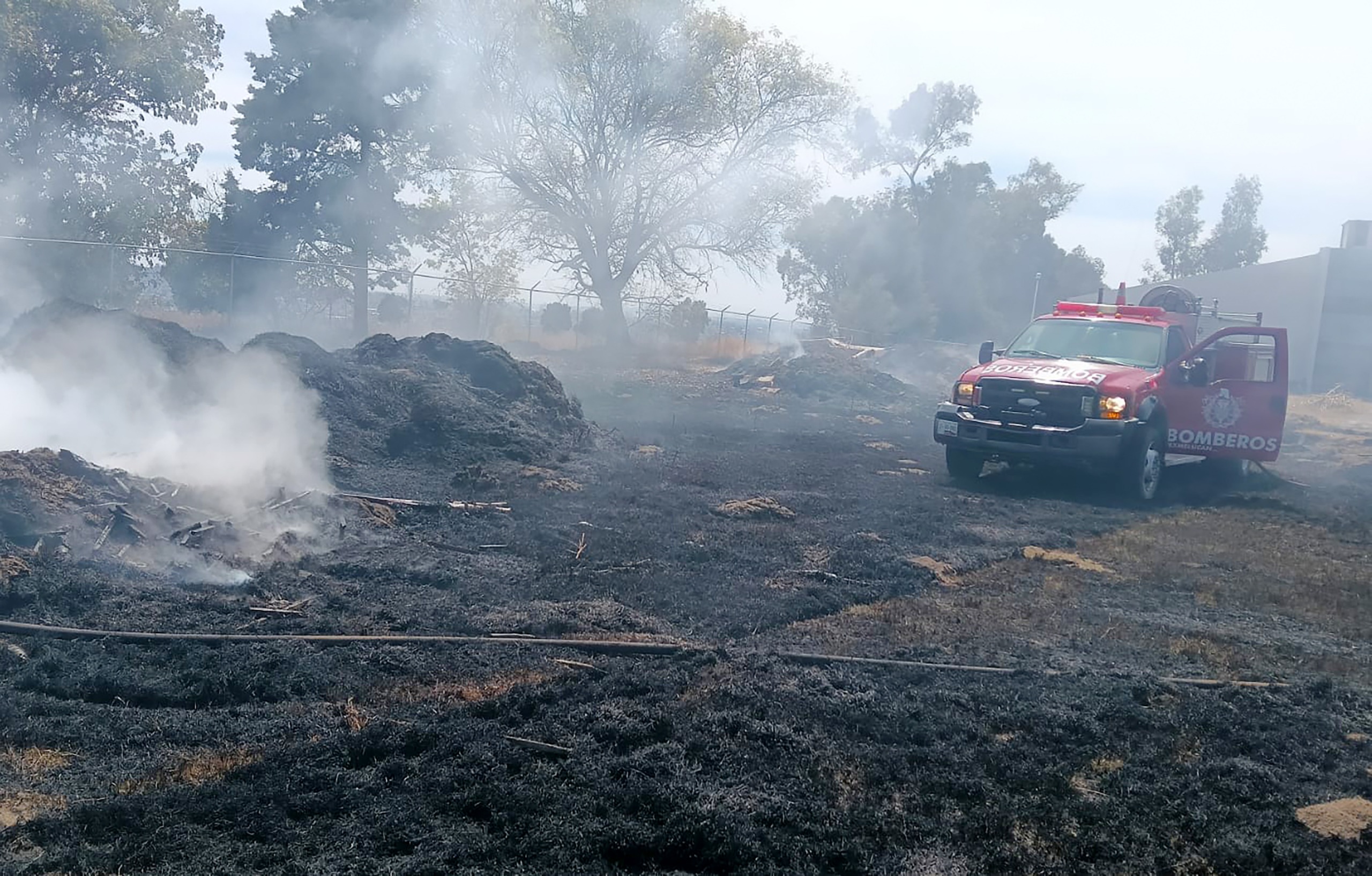 Bomberos de Texmelucan sofocan incendio de pastizal en zona del ITSSMT
