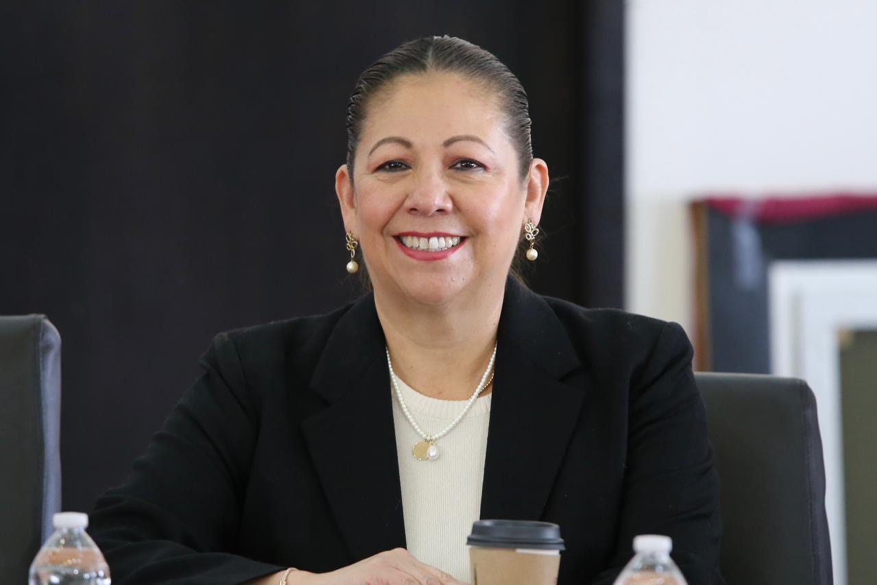 Leva anclas, Laura Artemisa