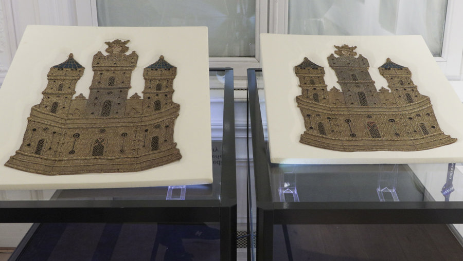 A subasta dos bordados heráldicos reales del siglo XV