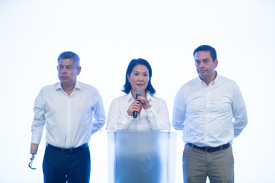 Keiko Fujimori encabeza los sondeos