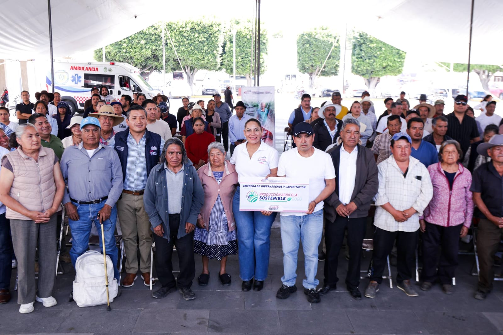 Lupita Cuautle entrega invernaderos y apoyos al campo en SACH