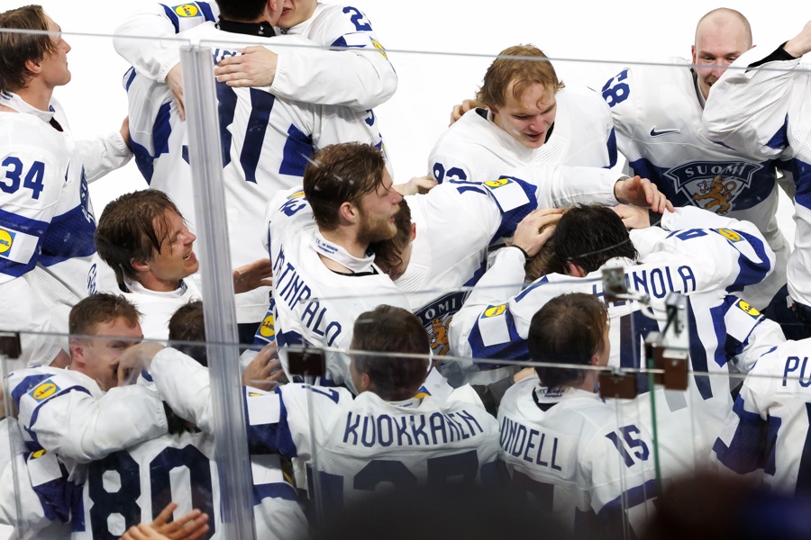 Finlandia logra su quinto título mundial de hockey hielo 