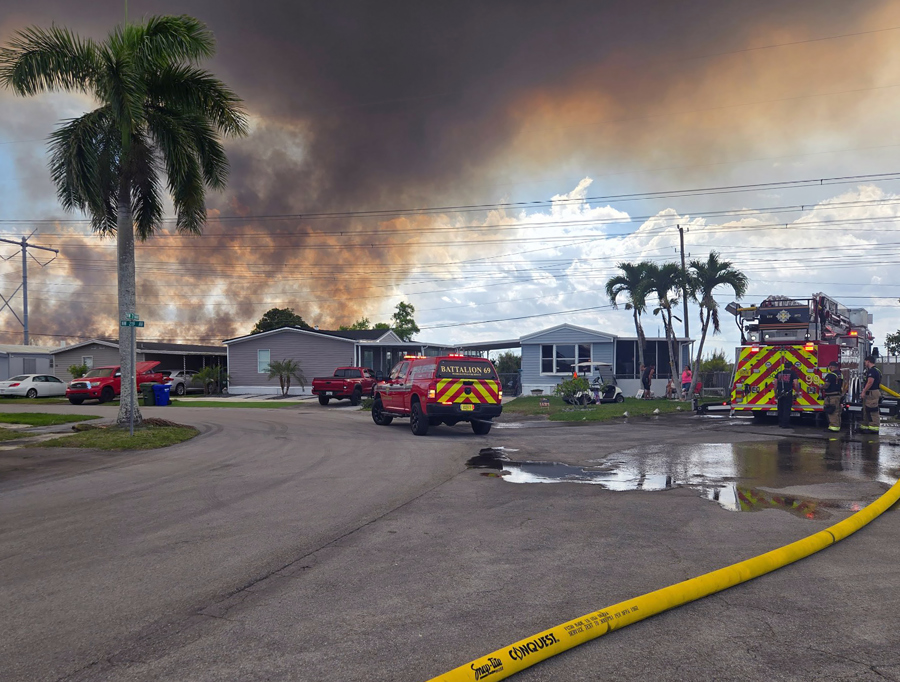 Dos Fuertes Incendios Arden En Los Everglades, El Mayor Ecosistema Natural De Florida