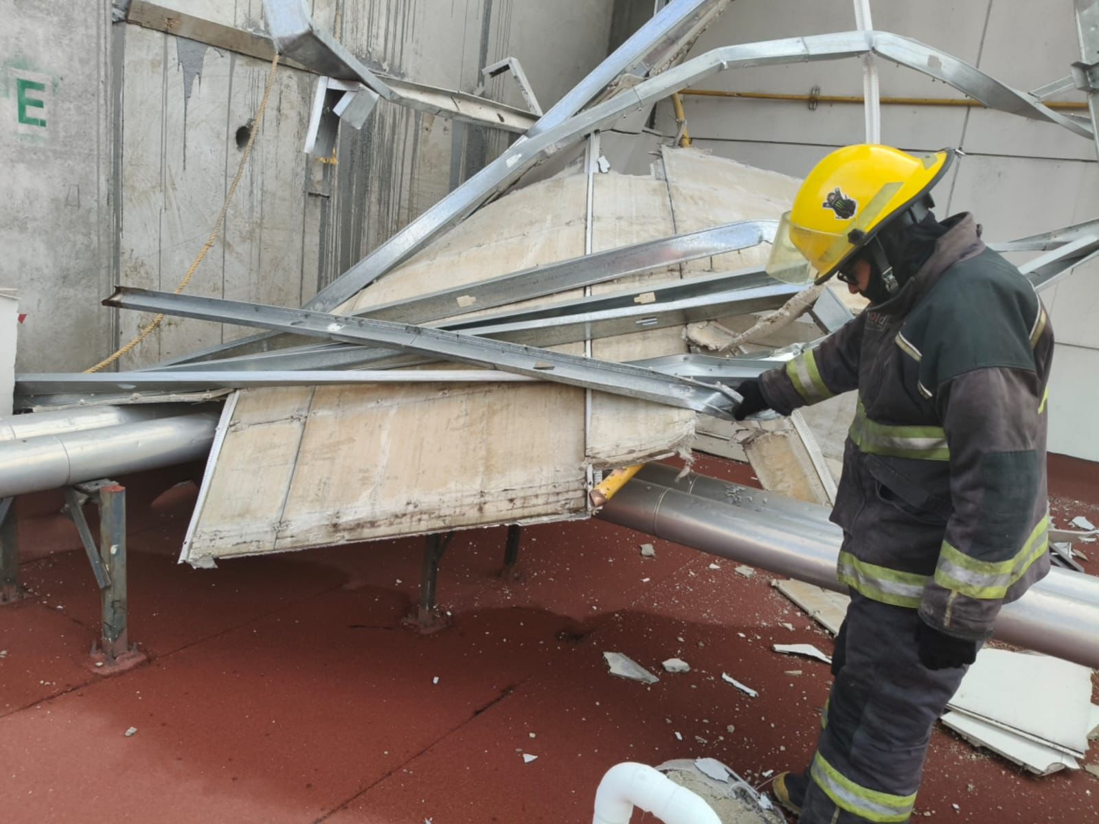Protección Civil atiende contingencia por fuertes vientos