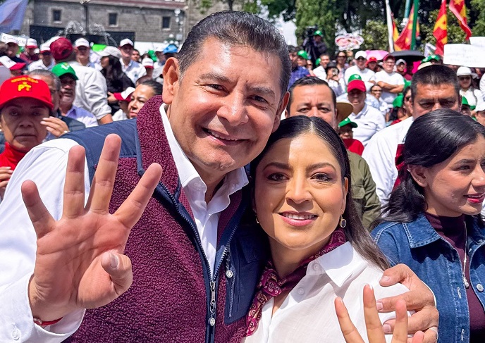 Claudia Rivera llama a defender la patria y respaldar a Sheinbaum