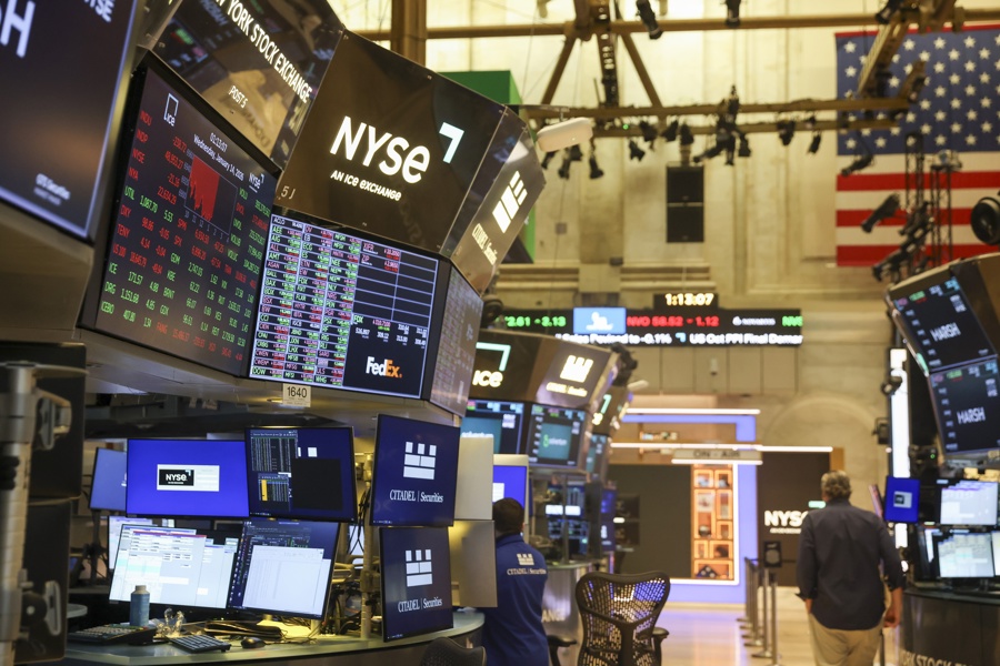 Wall Street abre en rojo, lastrado por tecnológicas