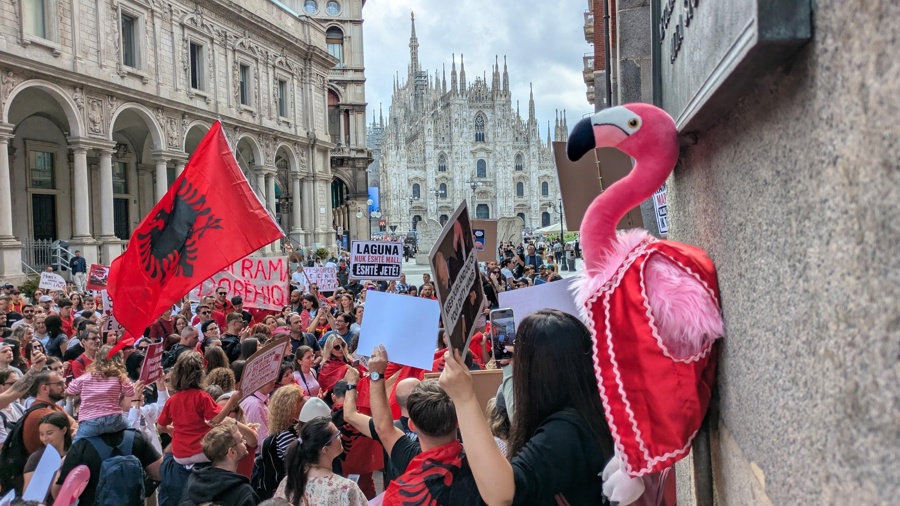 La 'revolución Del Flamenco' Sacude Albania Contra Los Megaproyectos De La Familia Trump