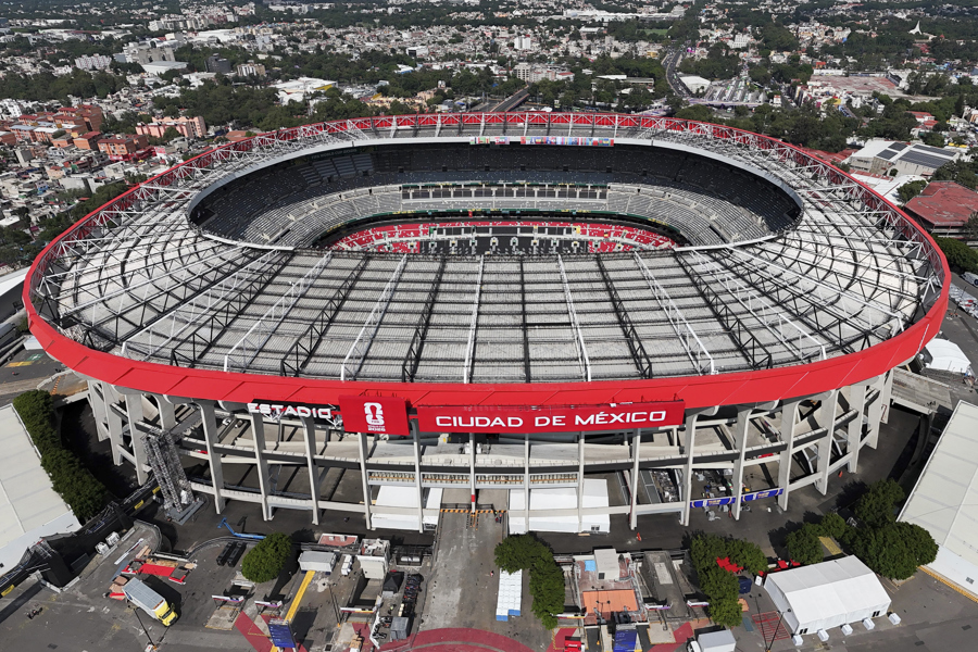 Vecinos del Azteca cobran hasta 125 dólares por estacionamiento