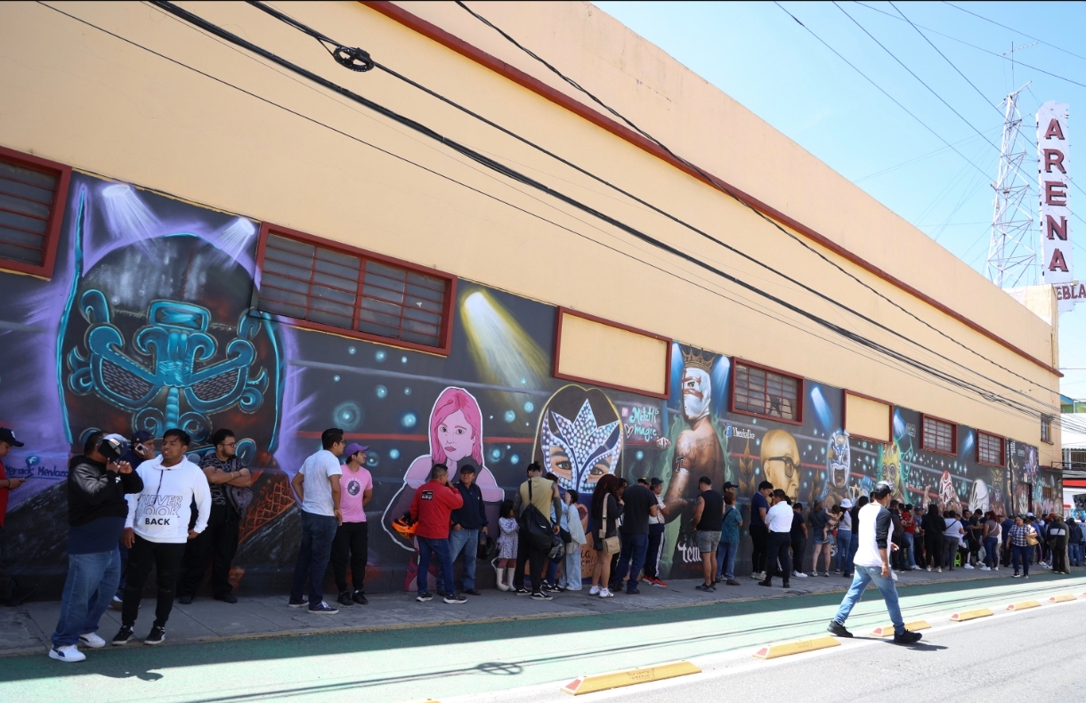 Reconocen trayectoria de luchadores poblanos en 73 Aniversario de la Arena Puebla