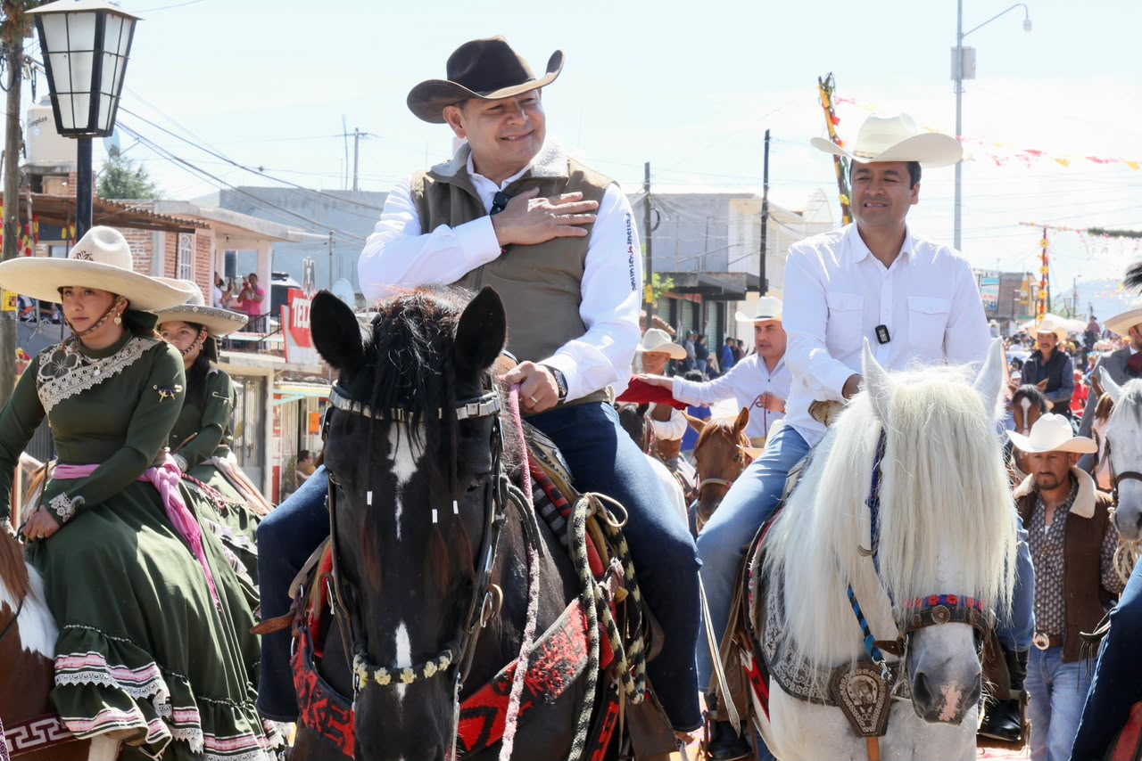 Cabalgata de Chignahuapan impulsa tradición y turismo