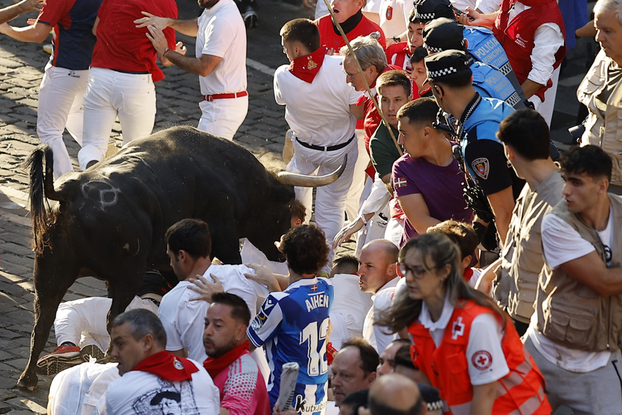Dos corneados en el último encierro de los sanfermines