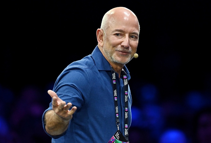 Jeff Bezos cerca de comprar parte de las acciones del Liverpool