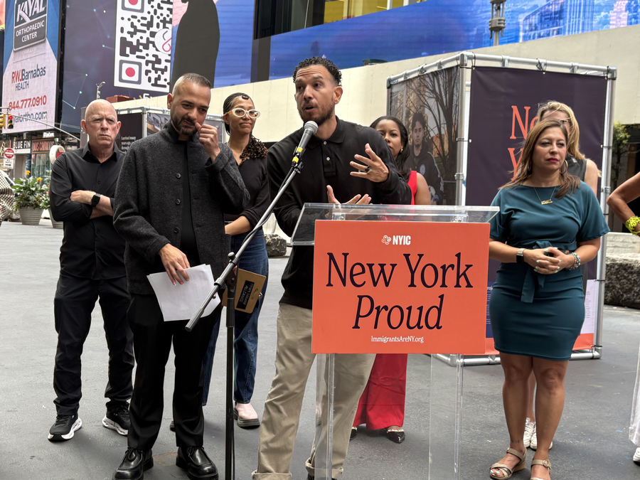 Exposición reivindica contribuciones de inmigrantes